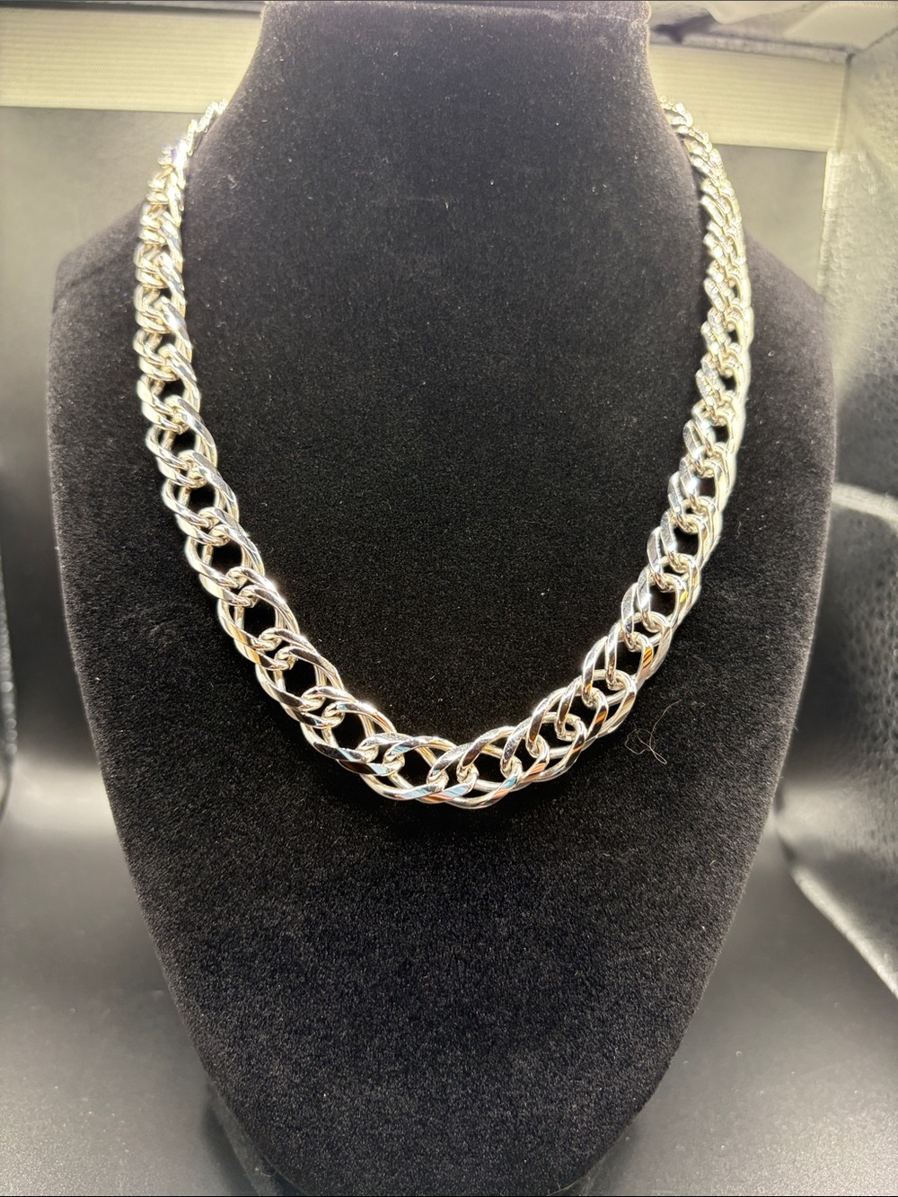 Vintage silver-toned chunky necklace with curb link design